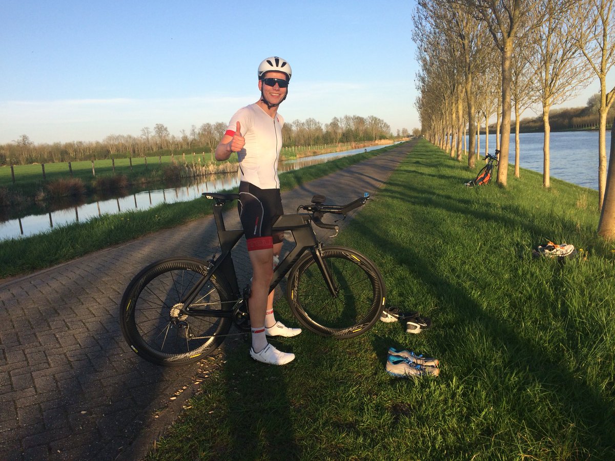 UtrHeuvelrugTri's tweet photo. 3e donderdag vd mnd = special: vanavond #tijdrit @hellastriathlon in combi met #T2Go #UHTT 

Eerste 7 deelnemers hebben hun ‘wisselzone’ ingericht!

#triathlon #specifiek #runafterbike https://t.co/D8Uz8gWPnR