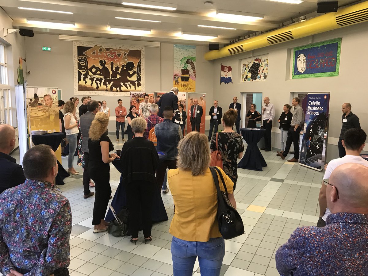 CRScheepers's tweet photo. Eerste Meet &amp; Match bij @csgcalvijn @vreewijklyceum. Gezellig druk. Mooie ontmoetingen. Veel beweging! https://t.co/lR5EQH1Pu2