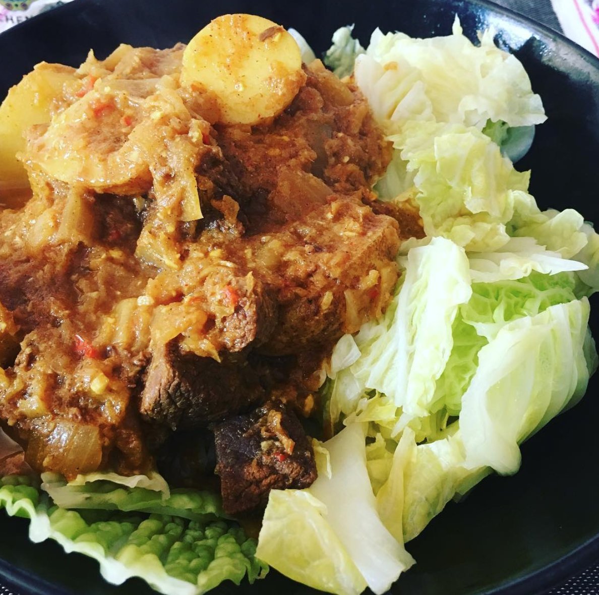 alice_kinnon's tweet photo. homemade beef and potato (tamed down a little) with steamed cabbage https://t.co/oHVqa6gZj4