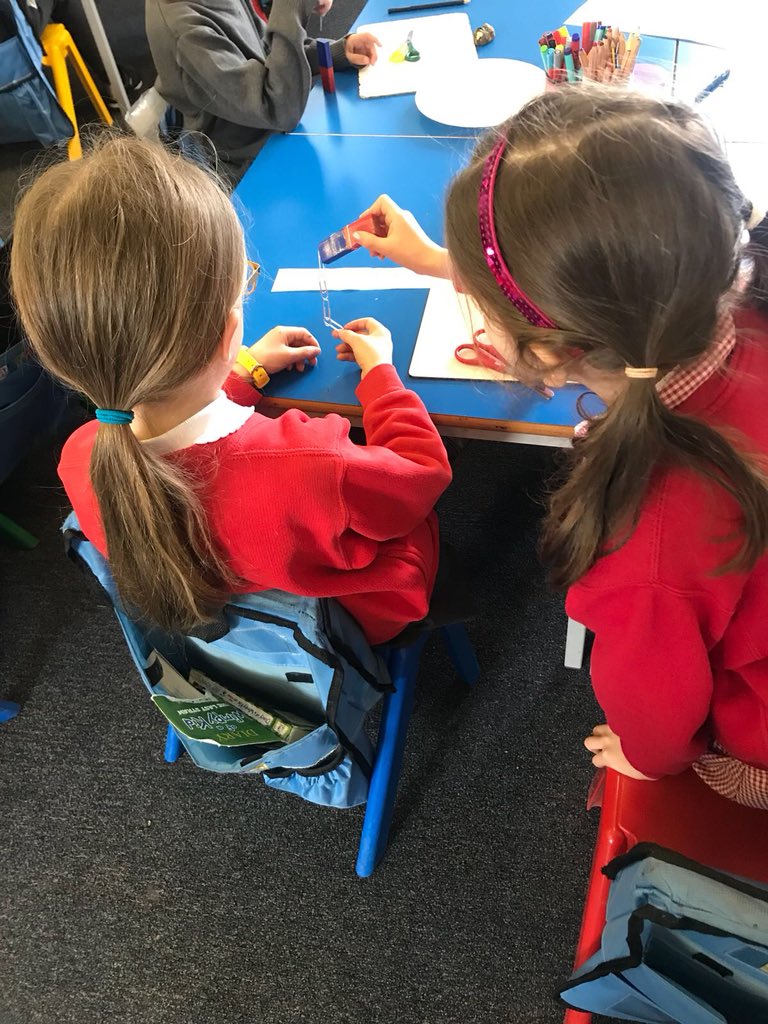 stockbridge_ps's tweet photo. P2/3 exploring the wonderful world of magnets yesterday with Dr Karatza, a #STEMeast ambassador #STEMweek https://t.co/2Ytq7PNh2B