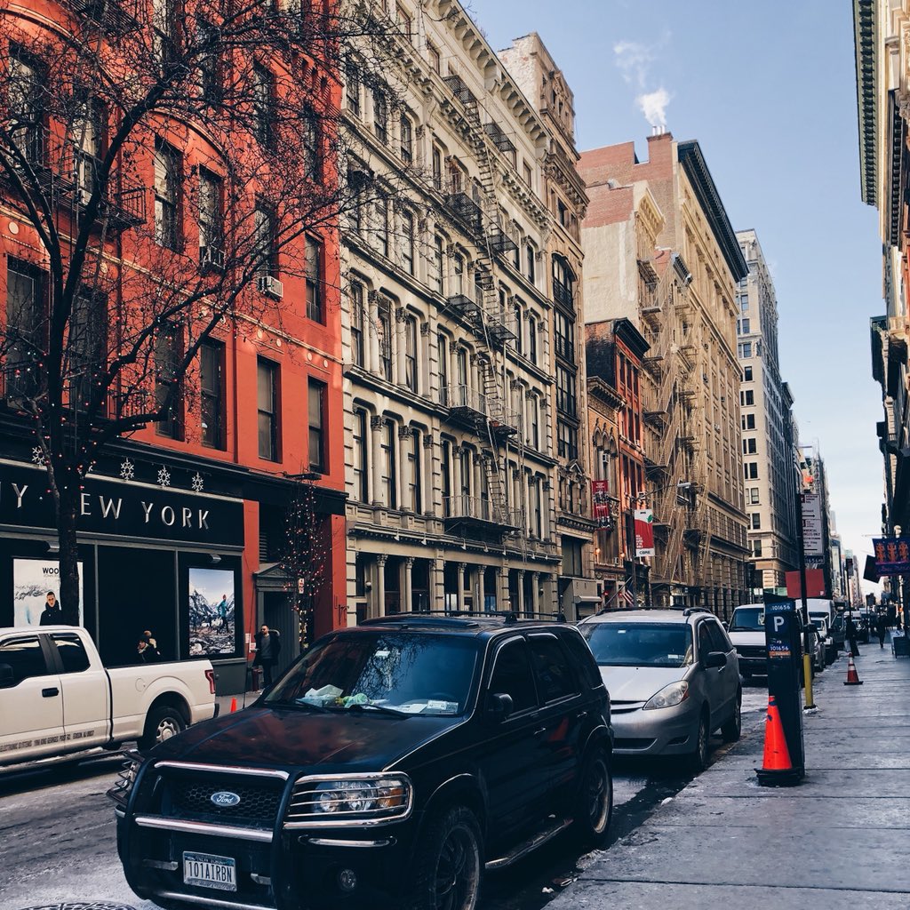 thekaylafelton's tweet photo. When having a creative rut traveling always helps develop my vision. I like to read publications, study diverse architectural structure, collab with other creatives, blog, visit art mueums, installations, and pop ups and build off the inspiration. #LSIntern https://t.co/cI1SQhnxwp