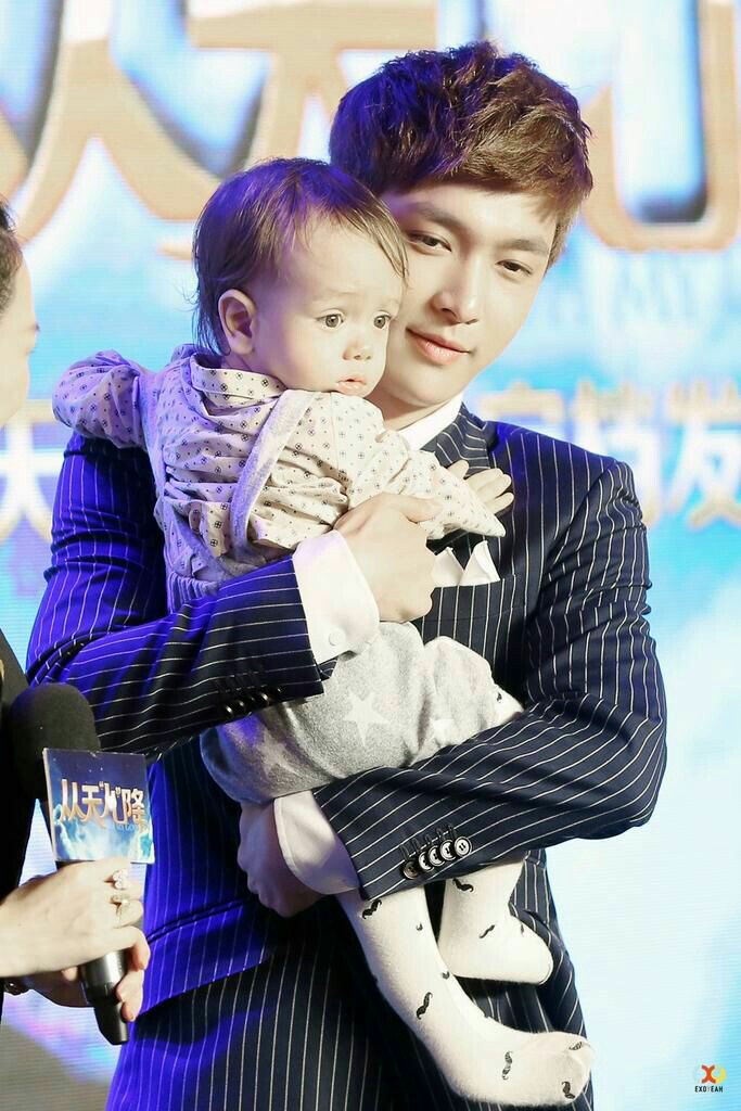dTJig_707's tweet photo. Исин с детьми - лучшее, что есть в мире😇
#laymin #lay #yixing #minseok #xiumin https://t.co/0CJUGiZljc