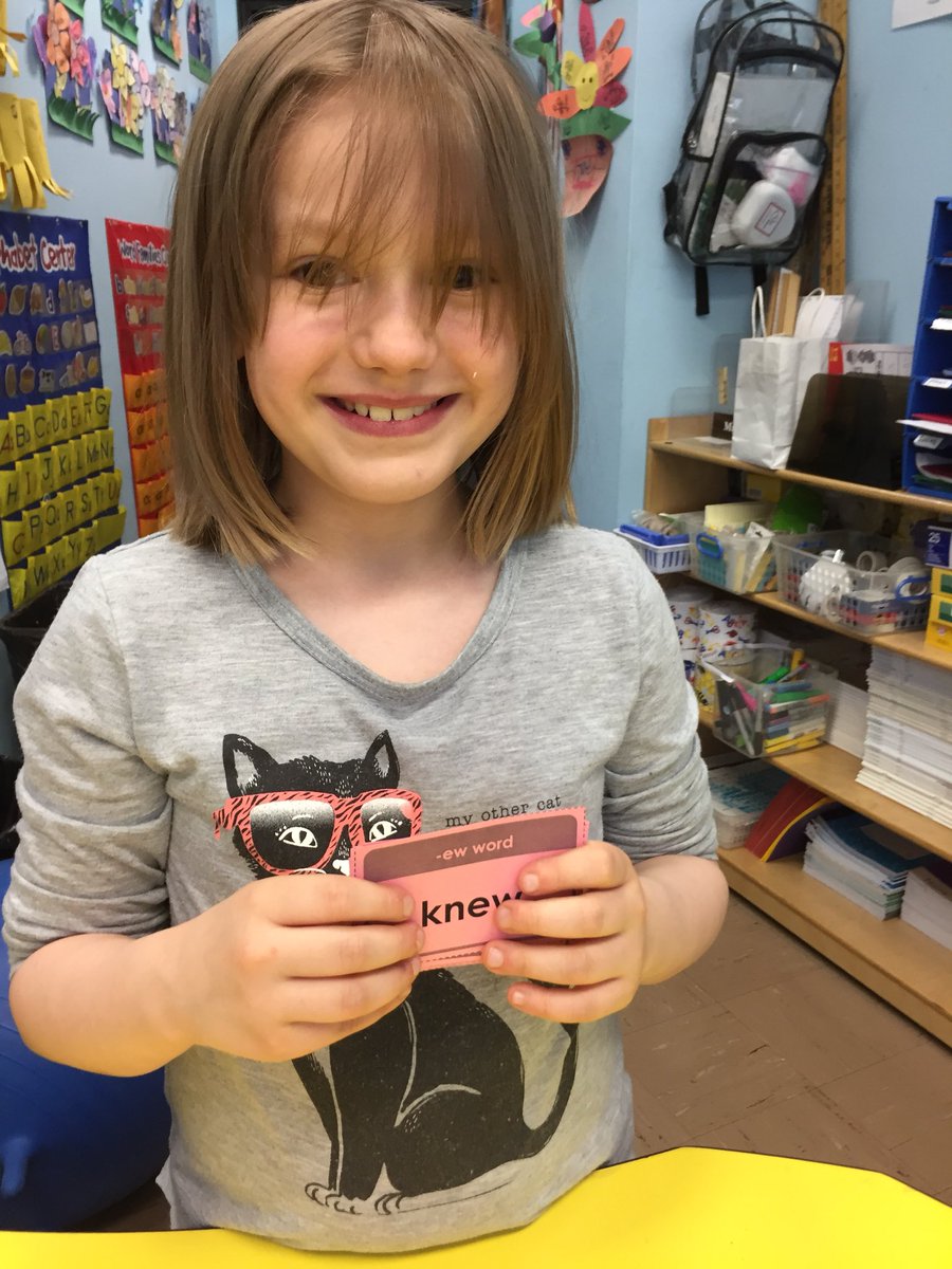 MrsJHouck's tweet photo. Second graders practicing “ew” as in “few” with a game of Memory! #recipeforreading #readers @Ms_Georgiadis https://t.co/bHlLA9PpKd