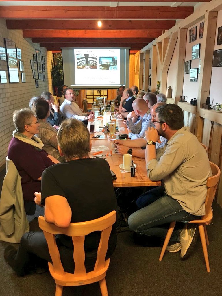 amfalder's tweet photo. Heimatgespräch der #CDU #OPR mit dem Landratskandidaten Sven #Deter und @RGenilke über die Zukunft des Bahnverkehrs. Die Menschen in der #Kleeblattregion haben großes Interesse an mehr und besseren Mobilitätsangeboten. Eine Aufgabe für den neuen Landrat Sven Deter! https://t.co/qOrFEDg4cE