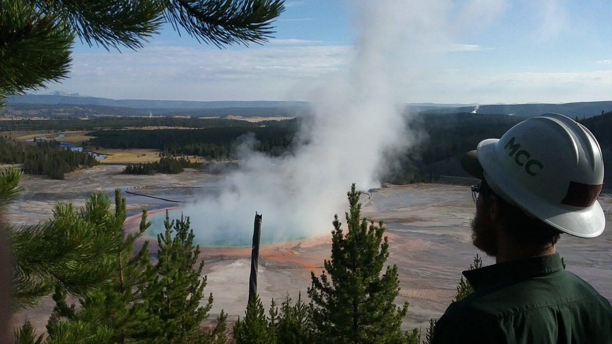 TheCorpsNetwork's tweet photo. A7: Last summer, members of @mt_corps helped build a trail that offers a new perspective on the #GrandPrismaticSpring @YellowstoneNPS -- we'd love to check out their work! #FindYourPark #CorpsWork #21CSC https://t.co/VM7aS3S1Ej