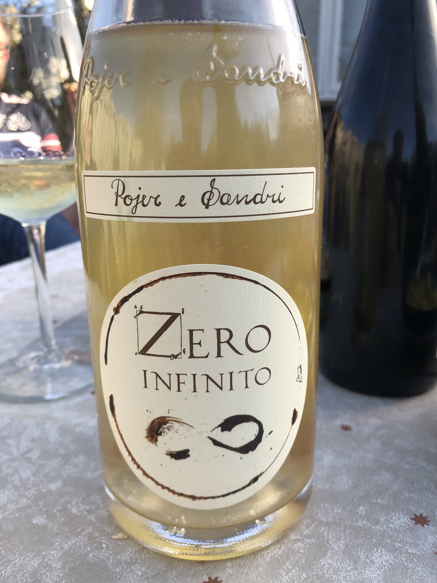 Smitsmeister's tweet photo. 26 Celsius? Say no more. #wine #hugebubbles #grapefruit #Italy @pojeresandri https://t.co/MpqUxK6upM