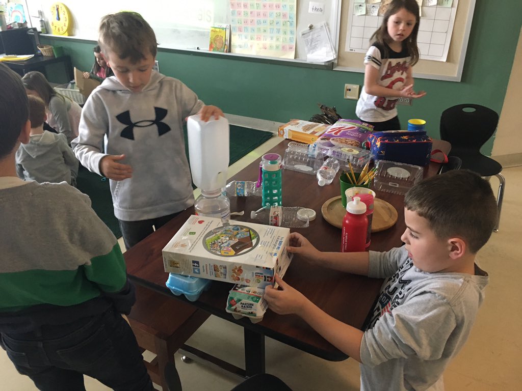 HickeyKdg's tweet photo. Engineering in action... building boats out of recyclable materials. #WeAreLakota #WyandotECS #scienceissofun https://t.co/pKaK9UTOOF