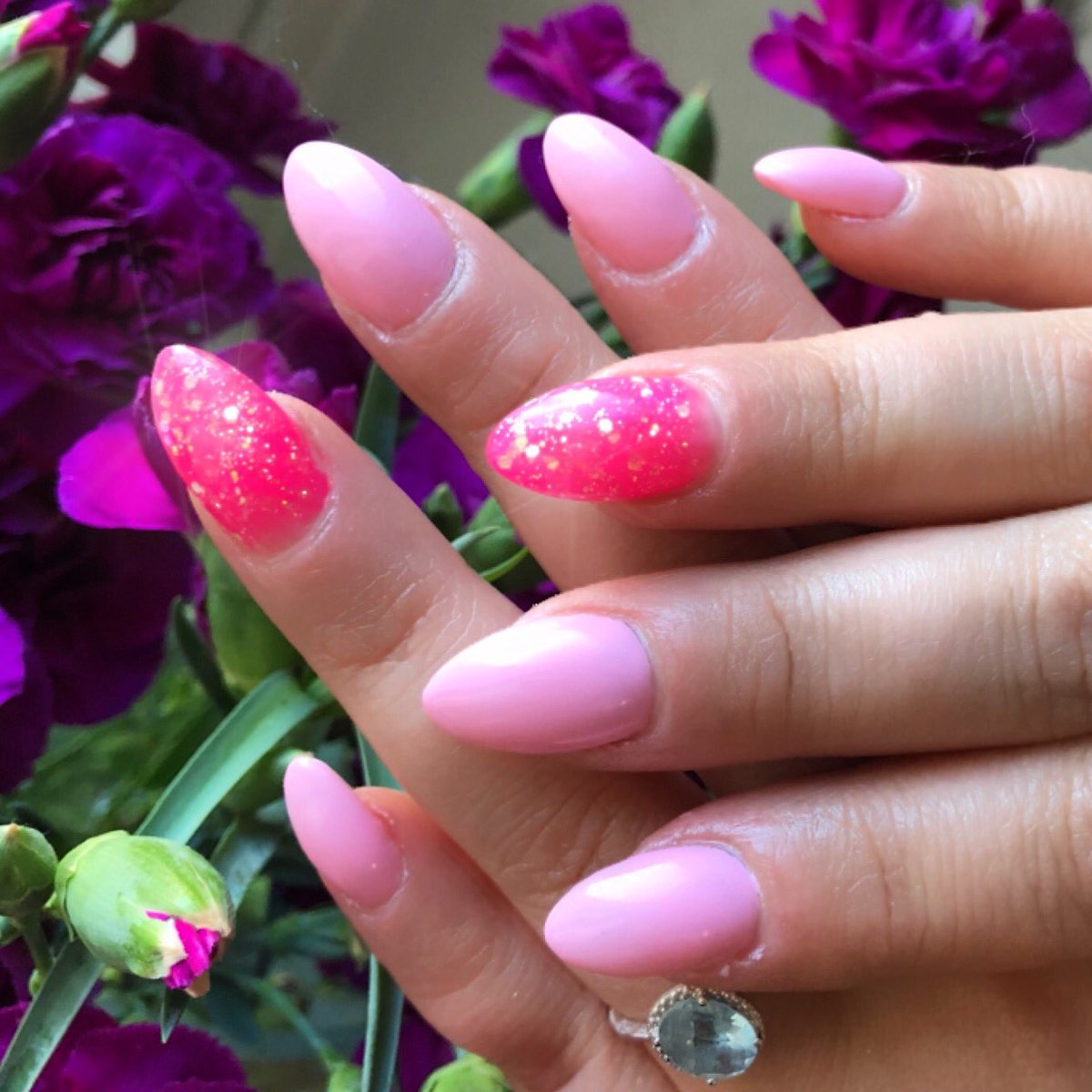 nailsbynilla's tweet image. New color #notsosweet #ncla and #ultrapink #mereneid + #pinkglitter! 💕
#pinknails #lightpinknails #creamypink #glitternails #nails #trendnails #naildesign #nailart