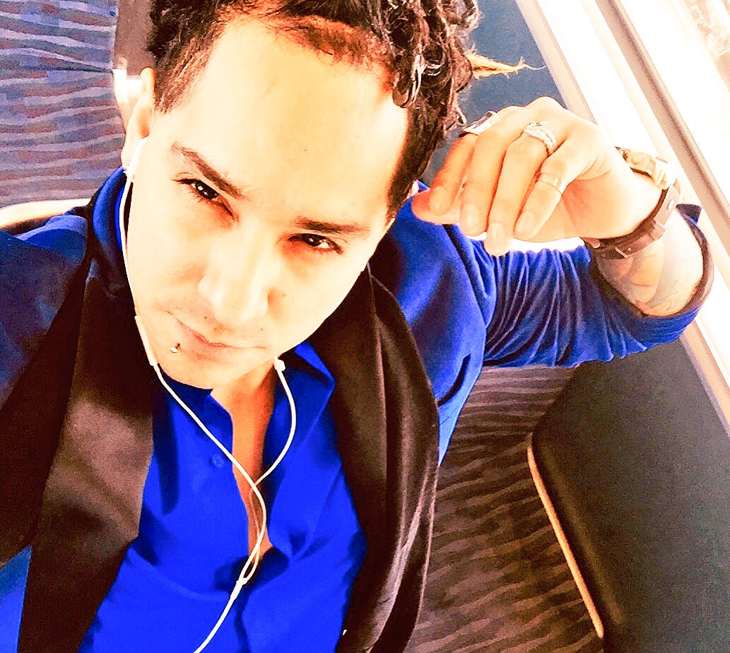 karlos_icaro's tweet photo. Studio success !! 🎙Harmonizing some 2nd vocals and ad libs new song its pure🔥 can’t wait for you guys to hear it !!! #newmusicalert #newmusic #recordingstudio #recordingartist #thosehighnotes #newsong #singersongwriter #top10 #latinbillboards https://t.co/Ljuq4MWEtH