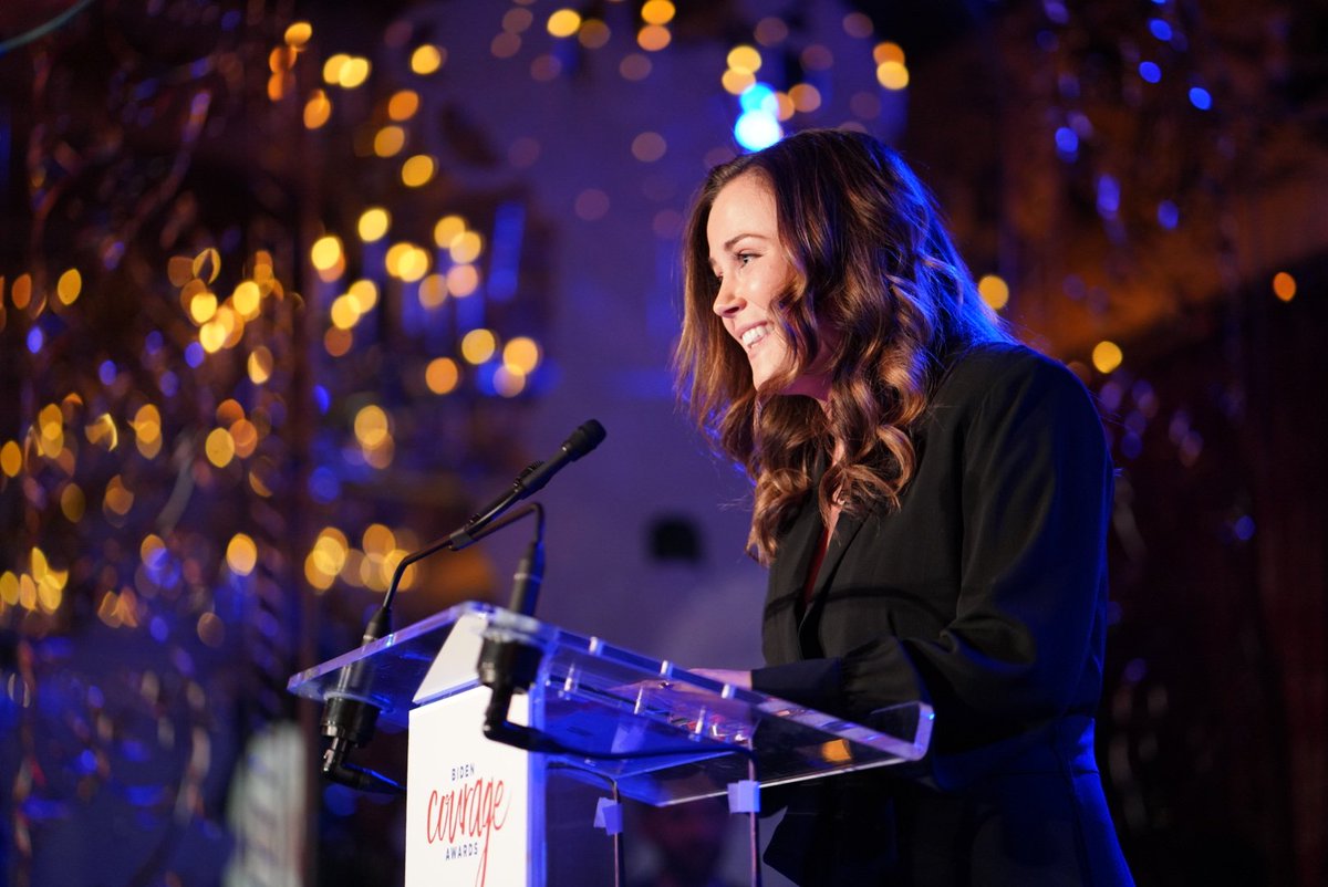 ItsOnUs's tweet photo. “Thank you for allowing me to turn my pain into power and continuing to commit to changing culture on our campus.” - @ToriMSchafer on #ItsOnUs 

Tori Schafer, a senior at @Mizzou and our 3rd awardee at the #BidenCourageAwards, is this year’s winner of the Award for Policy Change. https://t.co/WLComGAbqT