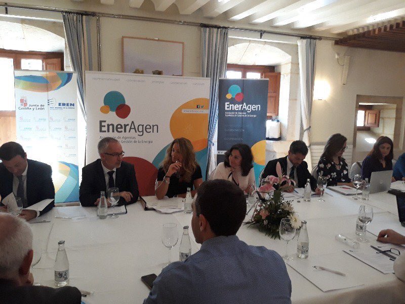 Assumpfarran's tweet photo. Hoy @energiacat #ICAEN deja la presidencia de @EnerAgen y Junta de Castilla y León @EnergiaJCyL toma el relevo. 2 años intensos preparando la #TransiciónEnergética. https://t.co/vWWaCo0VBM