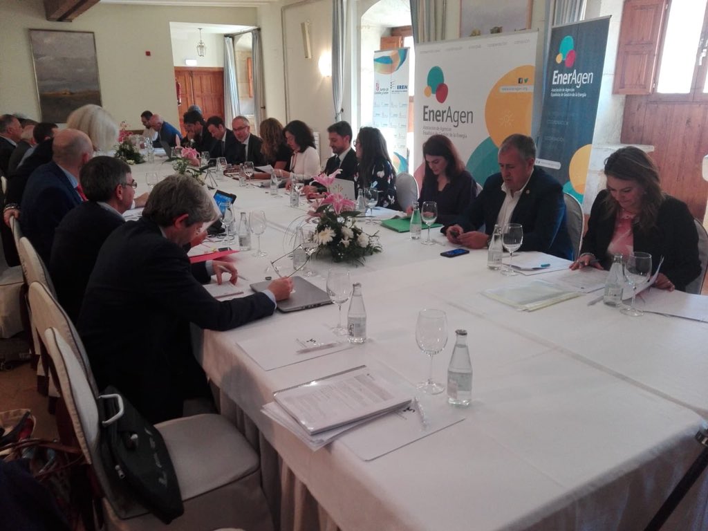 Assumpfarran's tweet photo. Hoy @energiacat #ICAEN deja la presidencia de @EnerAgen y Junta de Castilla y León @EnergiaJCyL toma el relevo. 2 años intensos preparando la #TransiciónEnergética. https://t.co/vWWaCo0VBM