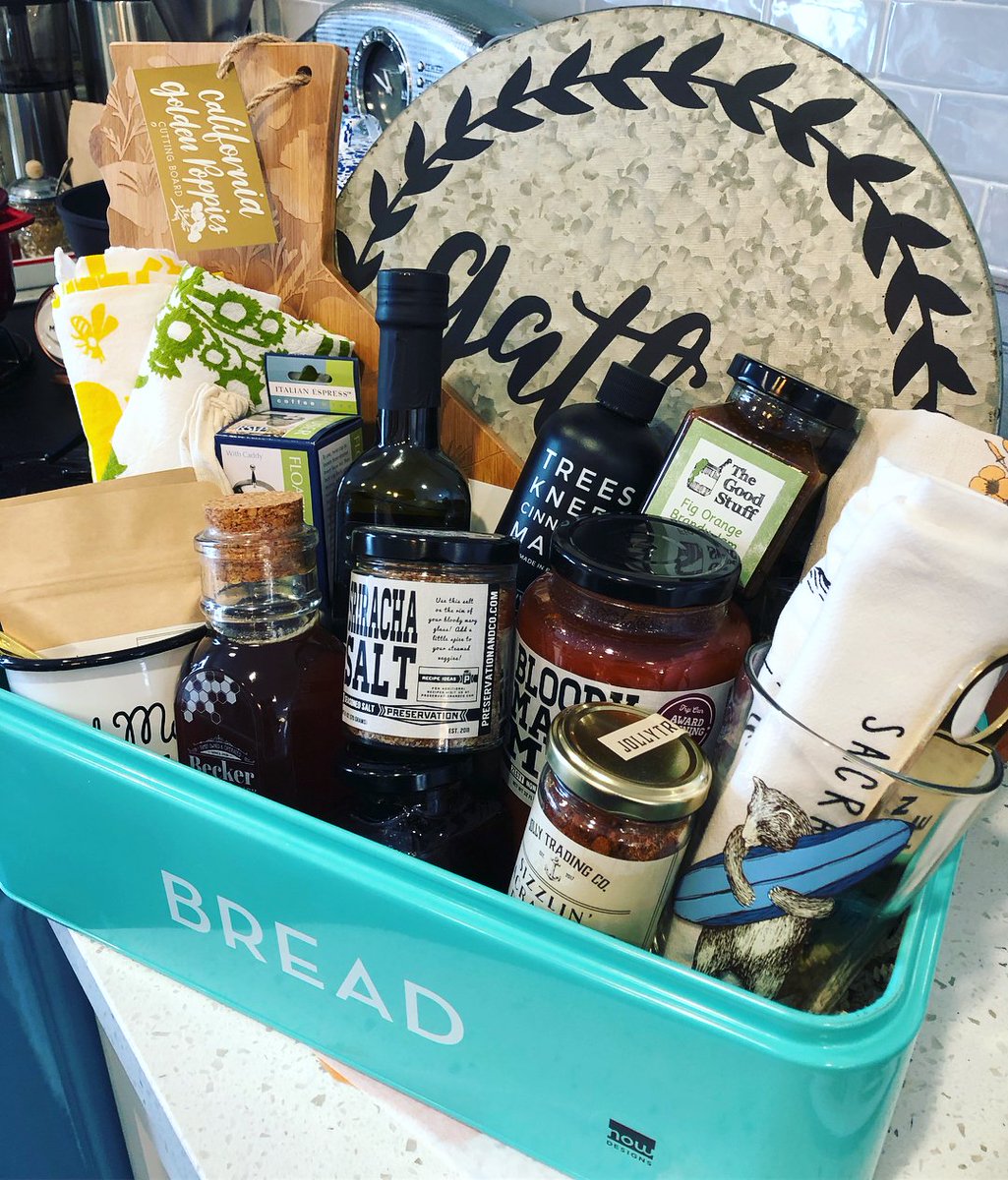 The @kitchentablesac is awesome! They are raising money for the health of moms and babies for the <a href="/marchofdimes/">March of Dimes</a>. They'll also help you put together an extravagant gift basket like this one!😍👏