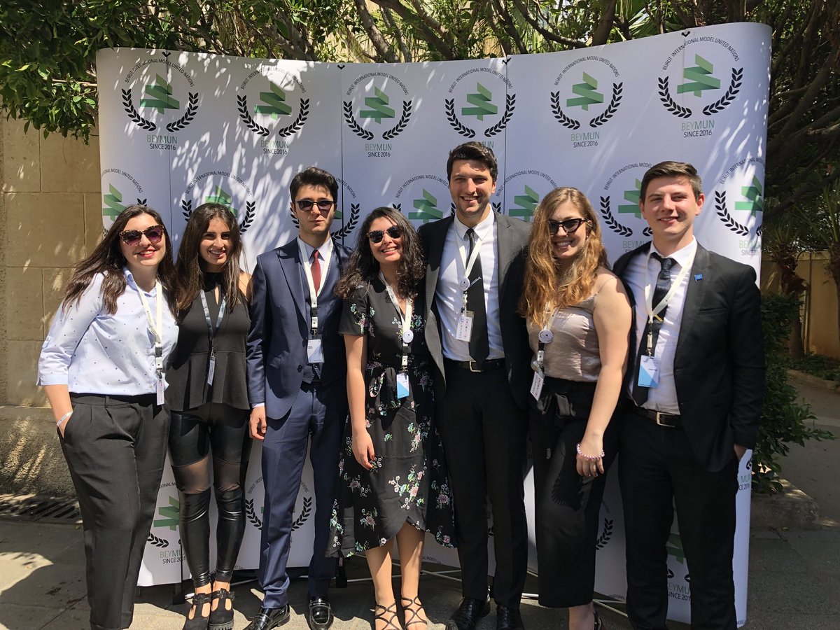 Geçtiğimiz süreçte de <a href="/YeditepeUni/">YeditepeÜniversitesi</a> Model Birleşmiş Milletler Kulübü olarak #YMUNWorldTour Projemiz kapsamında, Beyrut Amerikan Üniversitesi’nin düzenlemiş olduğu BEYMUN Konferansından ödüllerle döndük.