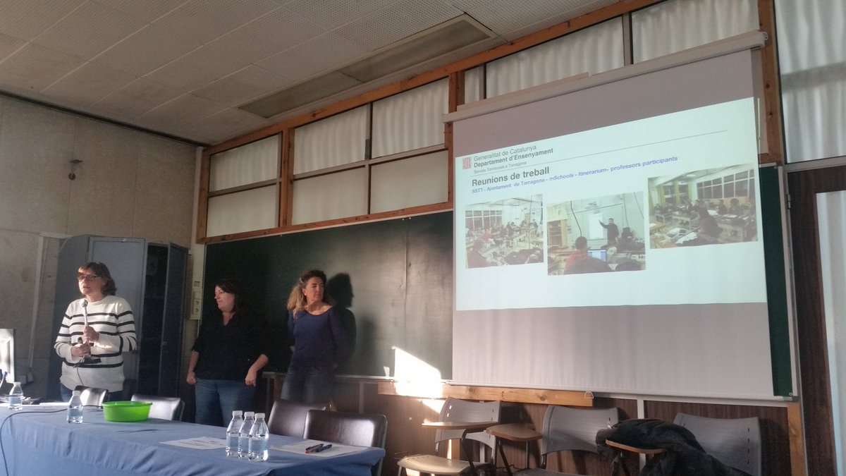 EnricBolano's tweet photo. Ahir a través del ST d'Ensenyament #Tarragona "Jugant Aprens" amb el company #Gamificació Equip #STEAMcat @pastorcatala Sala plena, mestres i professors/es motivats/des en millorar... @xtorrell @nserran7 #STEMcat Grans tallers de @nsabate4 @cllurba17 @mjlb https://t.co/OZwy5NYD7g