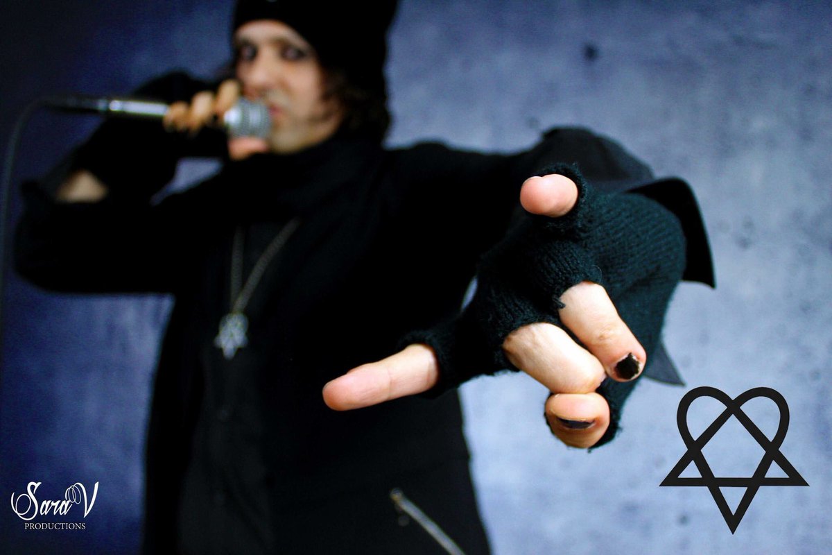 HimTributeUSA's tweet photo. #Heartagram #HIM #VilleValo #LoveMetal #HeartagramAtributeToHIM #HimTributeUSA #Live #BeReady2018 ๐บ๐ธโ ๏ธ๐ซ๐ฎ https://t.co/sqHfL2DPUk