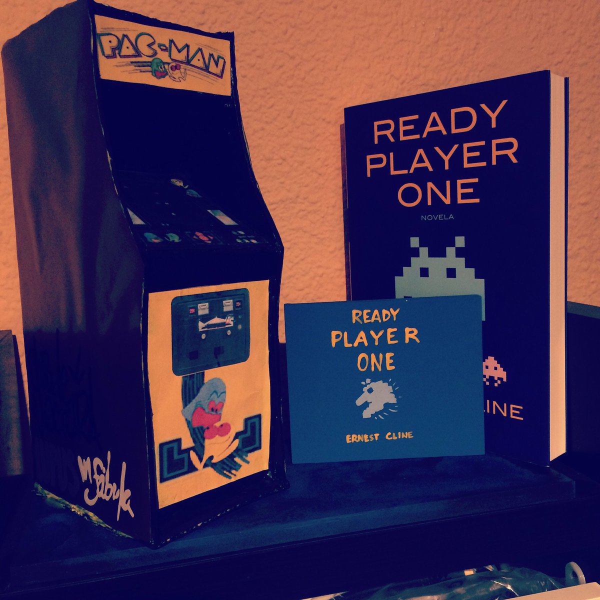 MurilloAbel's tweet photo. Una hora para que empiece el monográfico de #ReadyPlayerOne en el canal de #YouTube de @AC_LiF 
Con @PCamachoEs @AnhellToys y Ángel G. Ropero
#ernestcline #ClubLecturaLiF #aclif #aclupusinfabula #lupusinfabula #LibrosRecomendados #Ocio #CulturaInteligente https://t.co/AMk0paM6s2