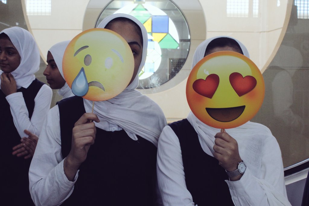 ba5ema's tweet photo. كانوا ريح سعادة....شعرنا بأن هذا الملتقى كان يستحق كل ما بذلناه.... تلك الملامح الصغيرة... التصرفات العفوية...الضحكات المرتفعة..كانت لنا نشوة نجاحٍ وفخر.... اولئك الصغار شكرا لهم من الأعماق✨❤
#الملتقى_التكنولوجي_11
#smart_gadgets https://t.co/SZpVgHTACp