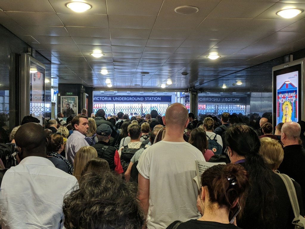 codecraftermonk's tweet photo. @TfL what's happening at Victoria underground station? Is this going to open? https://t.co/7LRIPqsxHJ