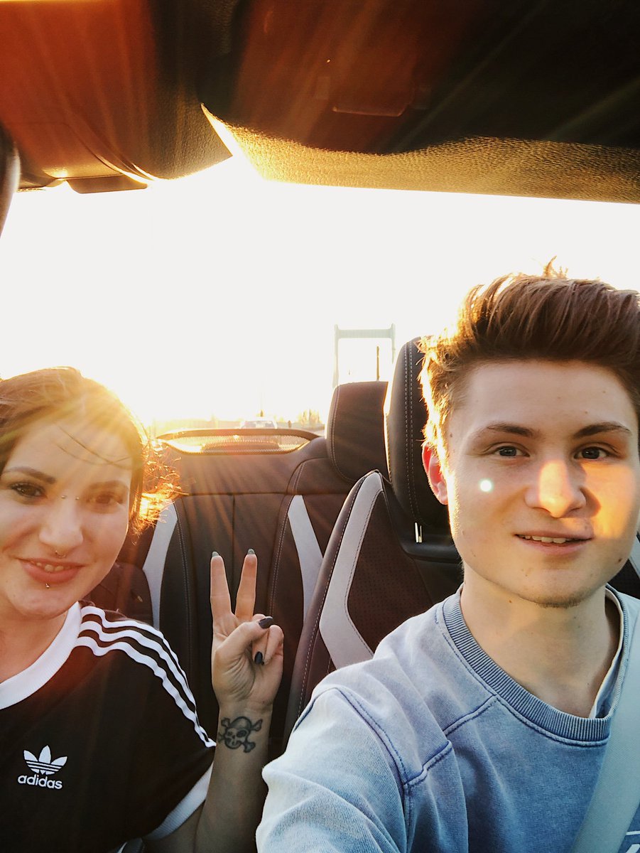 FelixLaden's tweet photo. Auf dem Weg zur @PietSmiet Tour in Köln! :) https://t.co/whIeidKpug