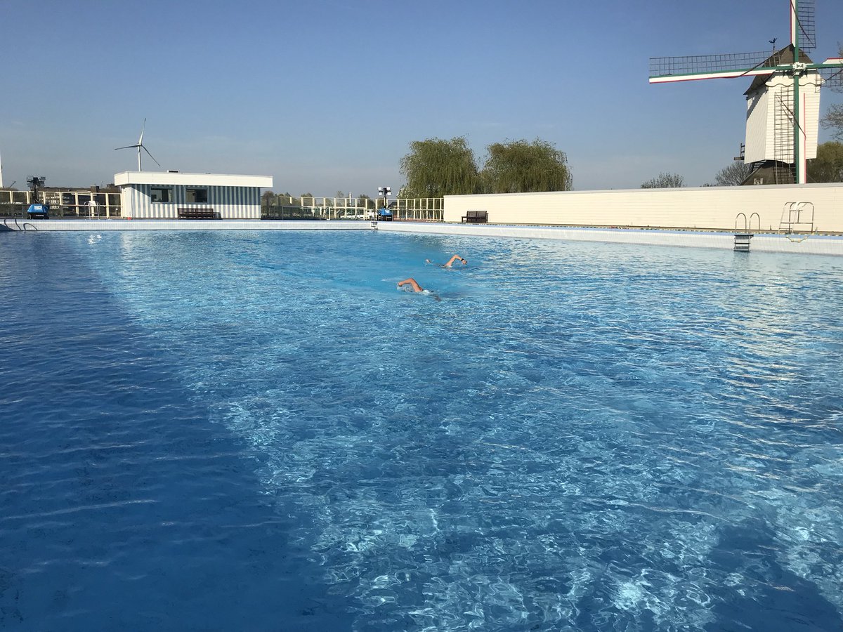 AtriacTopsport's tweet photo. Ons trainingsbad in maart en april.....30 graden verschil😎 https://t.co/zxoYw84LuV