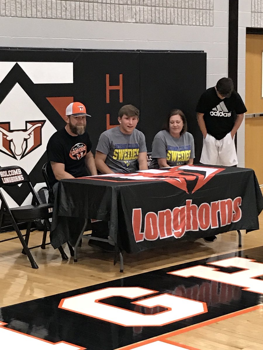 HolcombBaseball's tweet photo. Mr. Utility signing to become a Swede. Congrats @bgodd29. Enjoyed watching you grow as a man and a ball player the last 4 yrs. @SwedesBaseball enjoy this versatile athlete. https://t.co/XCHL0WZHB9