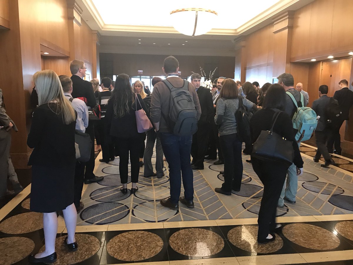 meishaannm's tweet image. The nerd queue. #siop2018 #applicationsofAI #needskited