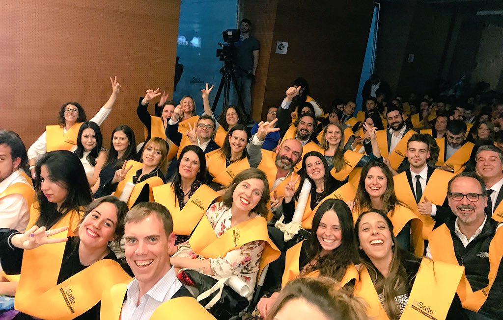 ricardcastellet's tweet photo. Graduació Màsters i Postgraus de Gestió de @LaSalleBCN Entrega dels diplomes de promoció #MMD #orgull el futur és vostre! @alba_abe molt orgullós de tu, de tots https://t.co/6mMCCcHEVN