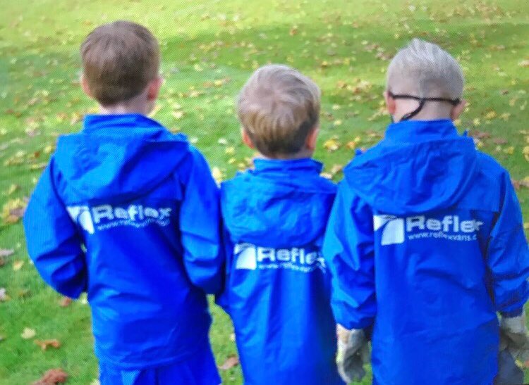 ReflexHire's tweet photo. Joint sponsors with @nestestateagent proudly supporting AFCA Andrews Terriers. Tonight the young lads will be waving the flag @LCFC football game ⚽️ 🏳️#LCFC #Sponsors #ReflexVans https://t.co/DJBSAGuCbA