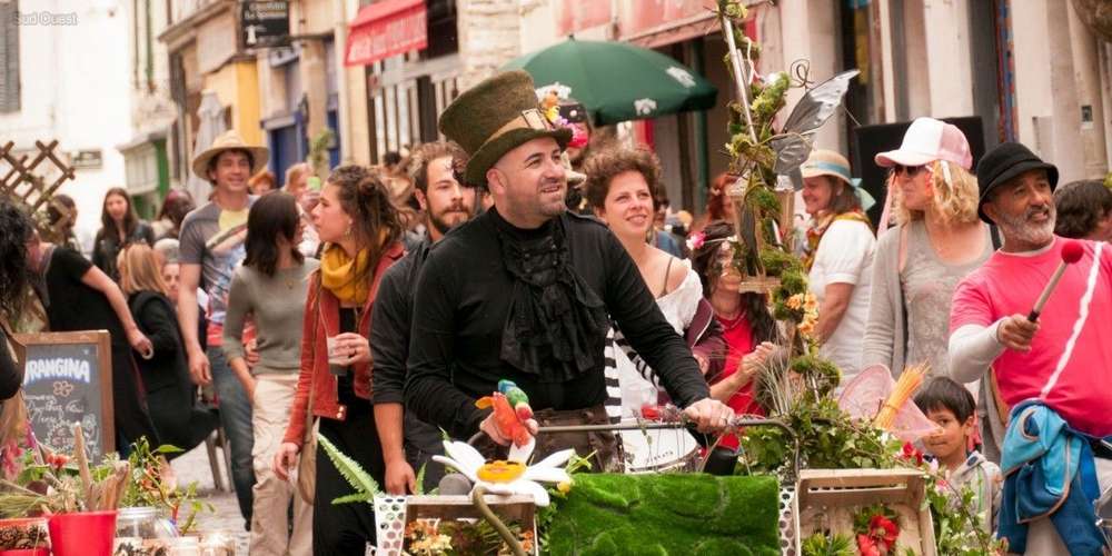 StEspritSurPont's tweet photo. Végétalisation, spectacles, animations et bien d'autres choses encore au programme de la journée festive de samedi 21 avril à Saint-Esprit #Bayonne tout le programme sur notre site : https://t.co/eqgPOw259I https://t.co/bTvAP1HWkv