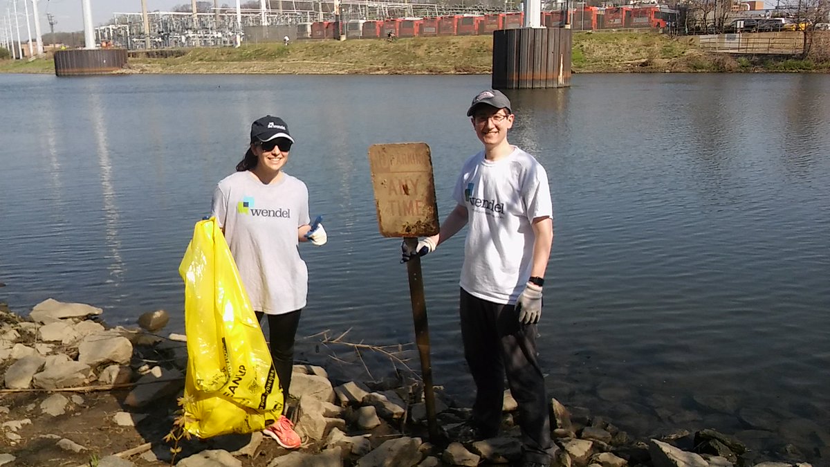 WendelCompanies's tweet photo. Thank you to all of our volunteers at the @AlexandriaVAGov Stream Cleanup! We helped to collect 117 TOTAL BAGS of garbage and recyclables! #FourMileRunCleanup #TWTWendel #ThinkWaterThinkWendel #WendelExperience #EcoCityALX @AlexandriaVATES @RPCA_AlexVA https://t.co/LfIk4Cuswv