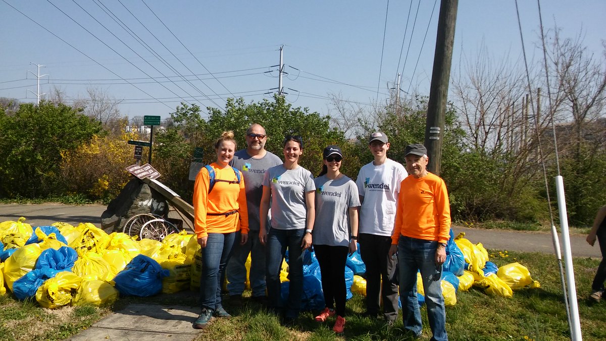 WendelCompanies's tweet photo. Thank you to all of our volunteers at the @AlexandriaVAGov Stream Cleanup! We helped to collect 117 TOTAL BAGS of garbage and recyclables! #FourMileRunCleanup #TWTWendel #ThinkWaterThinkWendel #WendelExperience #EcoCityALX @AlexandriaVATES @RPCA_AlexVA https://t.co/LfIk4Cuswv