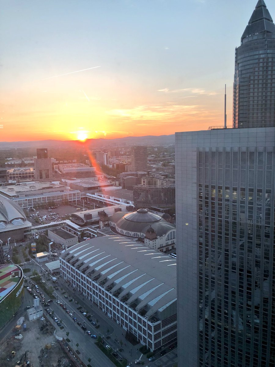 fintechcube's tweet photo. #sundowner in #frankfurt @PwC Tower 👌 es war eine tolle #digitalfinance mit vielen tollen #Ideen und #Impulsen 👍 Danke an die Hauptsponsoren @PwC @TechQuartier @Governikus_KG @SCHUFAHoldingAG @wirecard #dffm2018 #beyondbanking https://t.co/CCoumspO2Z