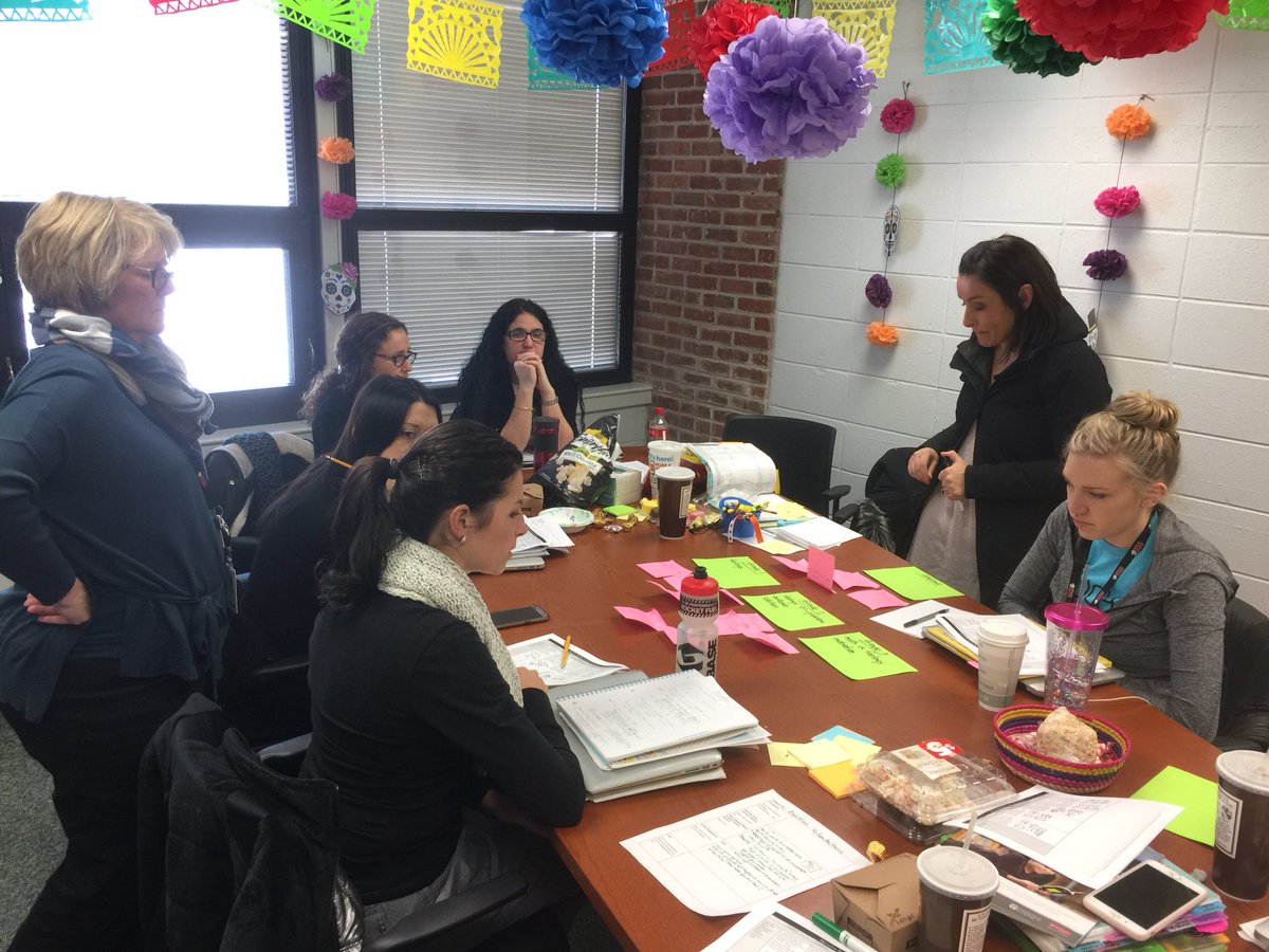 JenBurton_'s tweet photo. Sorting student work with @chiagirl30 #assessment #progressionoflearning #takethescaffoldaway #TCRWP #planningstrategygroups #2ndgrade https://t.co/hcWlnYEoyx