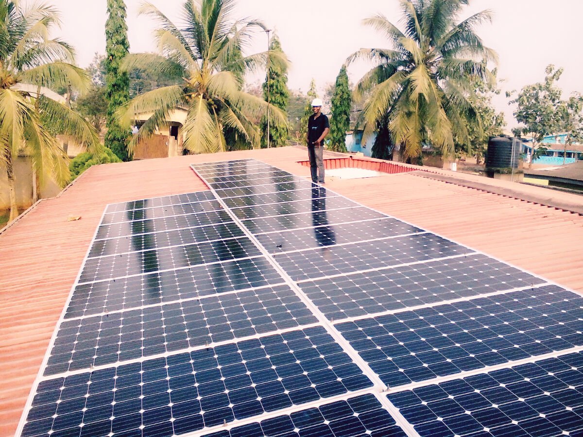 adelani_oyebola's tweet photo. I have just two priorities in life,1. Provide renewable energy to every Nigerian,2. To improve food production using technology. Not #LazyNigerianYouths #iCreateTheFuture I am a solar engineer,kindly retweet, 08162762228. @FATEFoundation @MsmeHub @OgbeniDipo https://t.co/DGy1cNtUI3
