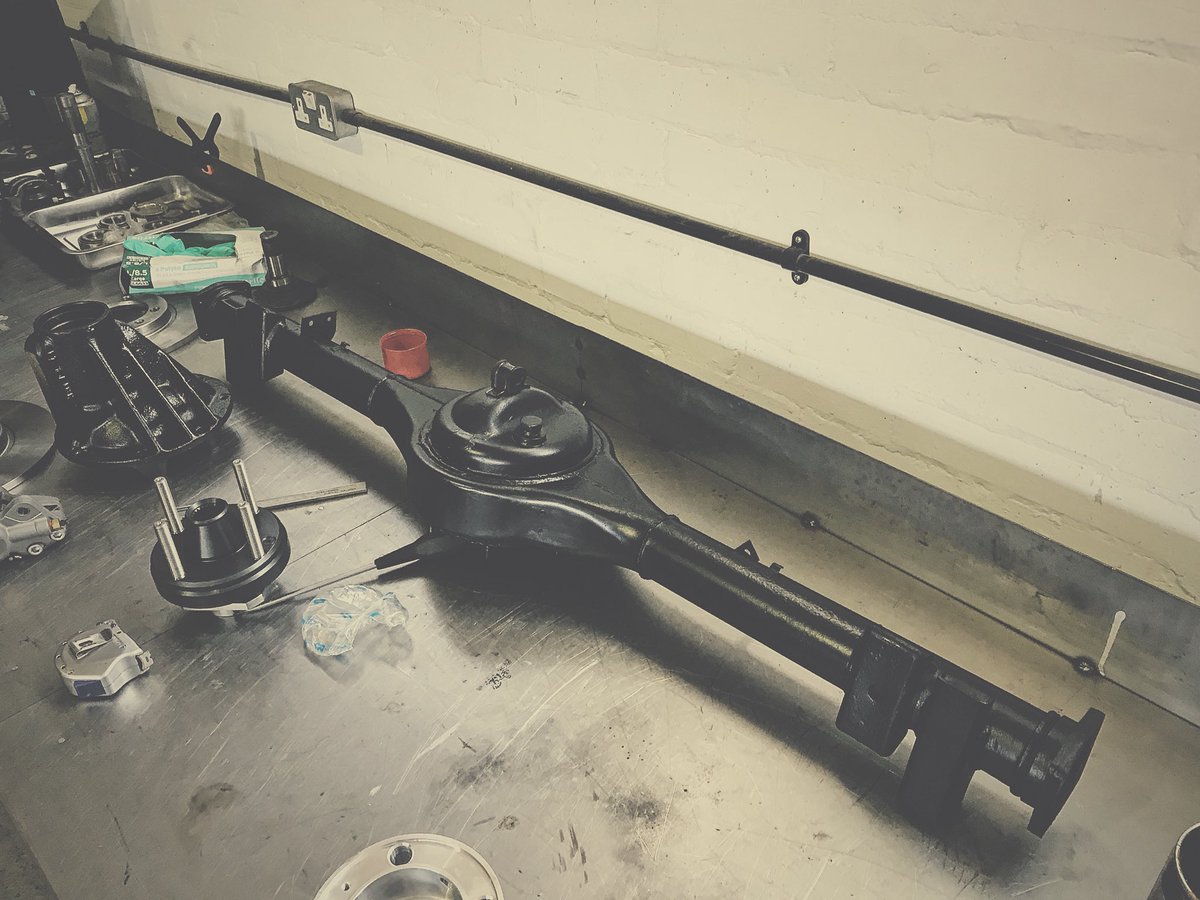 2spectrans's tweet photo. Ford axle builds today. English and Atlas units built to customer spec. One for fast road and one for rallying. #ford #retroford #fordescort #escortmk2 #escortmk1 #historicracing #historicrally #classicford #modifiedfords #fordcapri https://t.co/kLy3SvL2ce