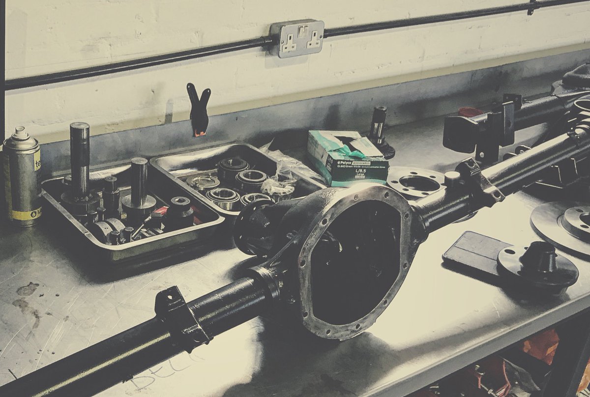2spectrans's tweet photo. Ford axle builds today. English and Atlas units built to customer spec. One for fast road and one for rallying. #ford #retroford #fordescort #escortmk2 #escortmk1 #historicracing #historicrally #classicford #modifiedfords #fordcapri https://t.co/kLy3SvL2ce