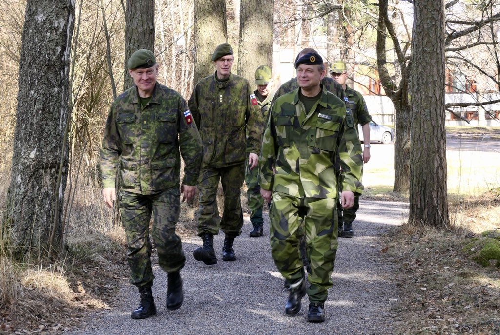 mpkkfi's tweet photo. BG Sonninen and  MG Callert inspected the site Finland of #Viking18 exercise in Santahamina. They were saticfied of what they saw. The execise is running well. https://t.co/Sq3G0OX2o9