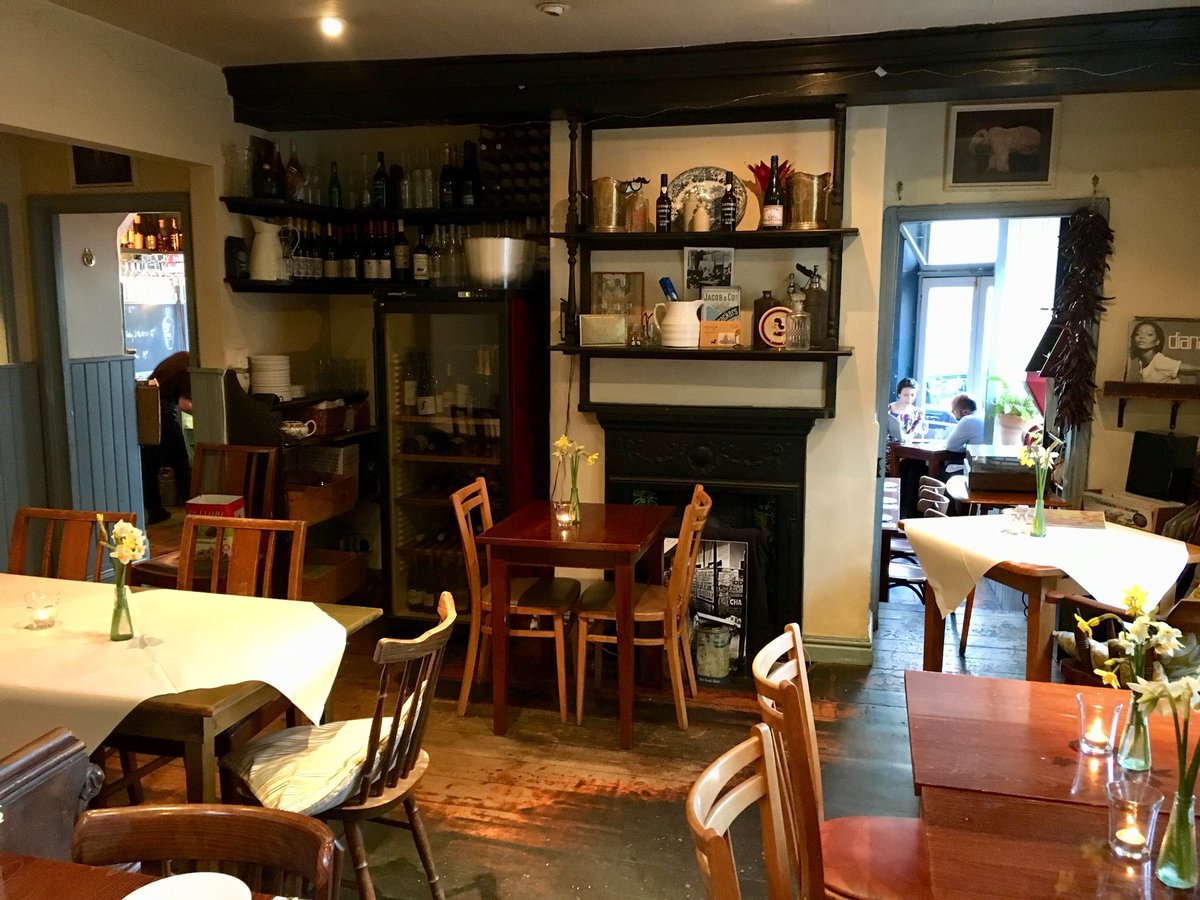 BellsDiner's tweet photo. #barrooms #bardeal #twelvepounds #twodrinksandasnack #afterwork #onroute #towherever #pitstop #settledownforthenight #drinkwithaview #drinkswithfriends #justbecause https://t.co/P9Y9pRmh7j