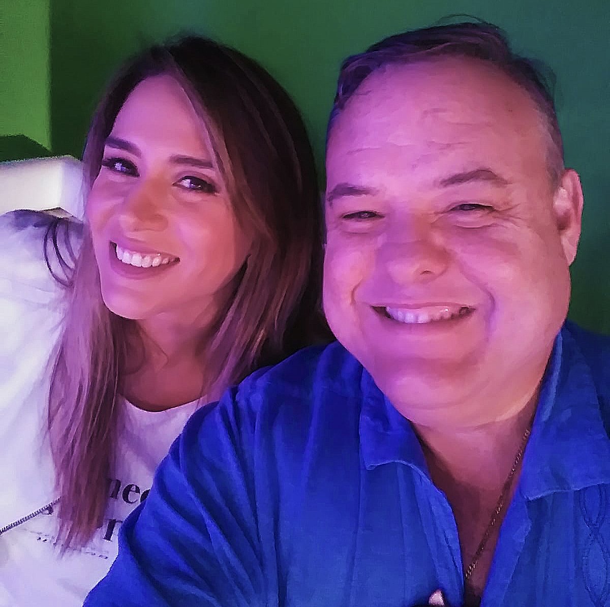 Beisbologo's tweet photo. Valicandome una con @ErikaDLV antes de que nos maten los nervios de saber si ganamos los #TeclaAwards en #Hispz18 #hispanicize #hispanicize2018 https://t.co/aIesprm6s9