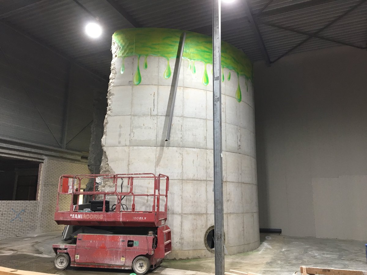 JordyVrugt's tweet image. @omroepbrabant #Graffiti #artist #ScanOne tot in de late uurtjes bezig met een nieuw #decoratie project, nieuw trampolinepark in #Helmond!! #Brabantbusje ??