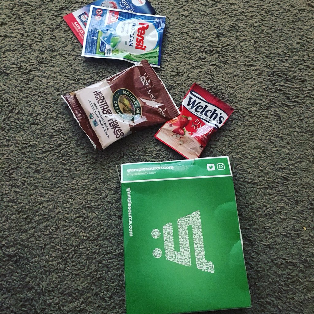 FathimaDash's tweet photo. Looove seeing this at my doorstep! @samplesource

#TryBeforeYouBuy #samplesource #PersilProClean #HeritageFlakes #Welch’sFruit’nYogurt https://t.co/sEw3P9H70g