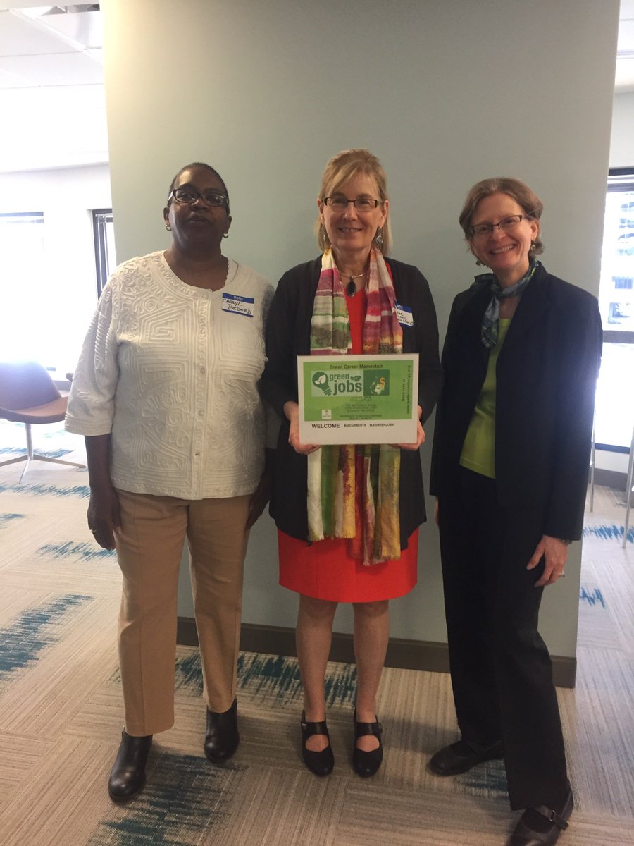 LeadersinEnergy's tweet photo. @LeadersinEnergy Janine Finnell @servelearngrow Beth Offenbacker and @McCormick_Group @CherylBedardTMG gather at end of #LEGREENJOBS successful session https://t.co/bmr2zpHqUk