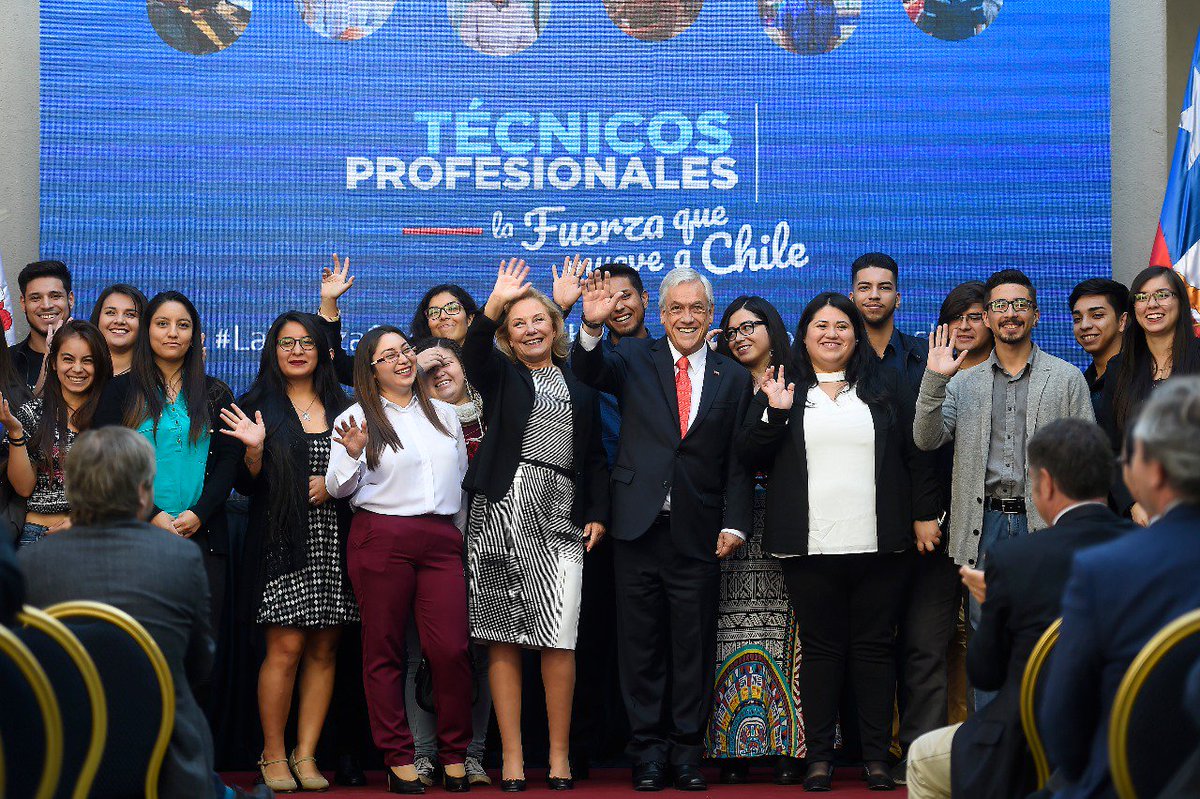 sebastianpinera's tweet photo. mayor igualdad de oportunidades. 3. Mejorar sustancialmente la calidad y pertinencia del sistema de capacitación de nuestros trabajadores, para que puedan integrarse y no sean desplazados por la revolución tecnológica en marcha. Esa es nuestra misión y compromiso con los chilenos https://t.co/nl6vFdxJWE