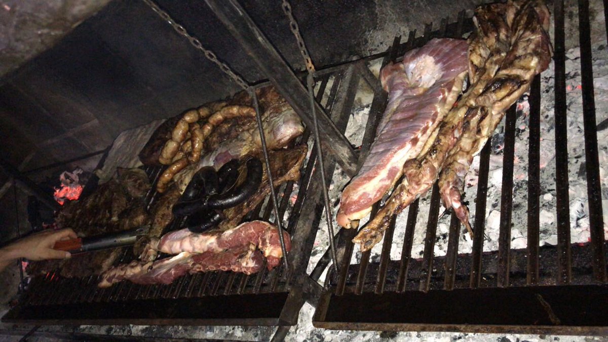 Hay Scrum para rato!
En el dia de ayer se llevó a cabo un entrenamiento para todos los primeras líneas del club con la participación desde m15 a primera , entrenadores y referentes de nuestro club. Terminando con un infaltable asado
#ElGremio
#SinPrimerasNoJuegaNadie 
#VamosCheto