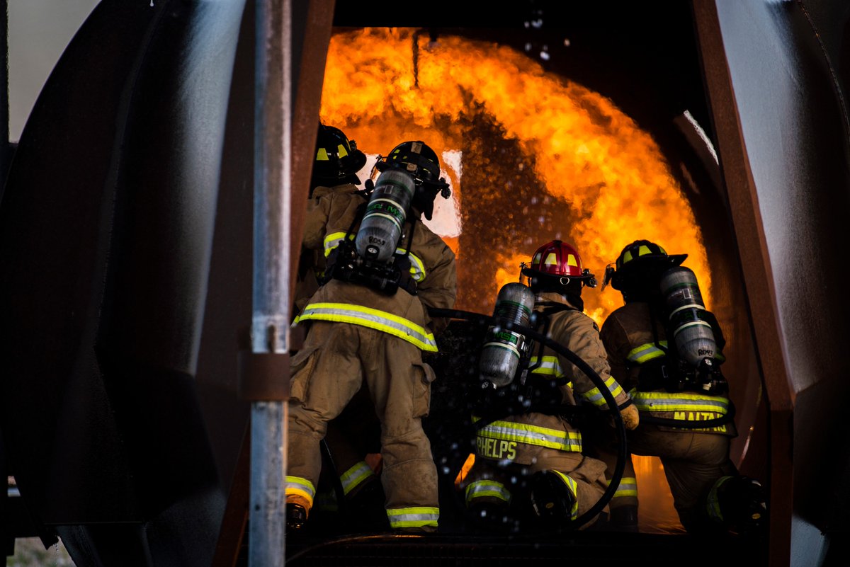 JBSA_Official's tweet photo. Joint Base San Antonio-Randolph #FireEmergencyServices recently hosted a quarterly live fire training. This training is an opportunity for new firefighters to become more confident while fighting fires, and sharpens skills for seasoned Airmen. https://t.co/mO5MsPKmFu https://t.co/ei06URm2B8