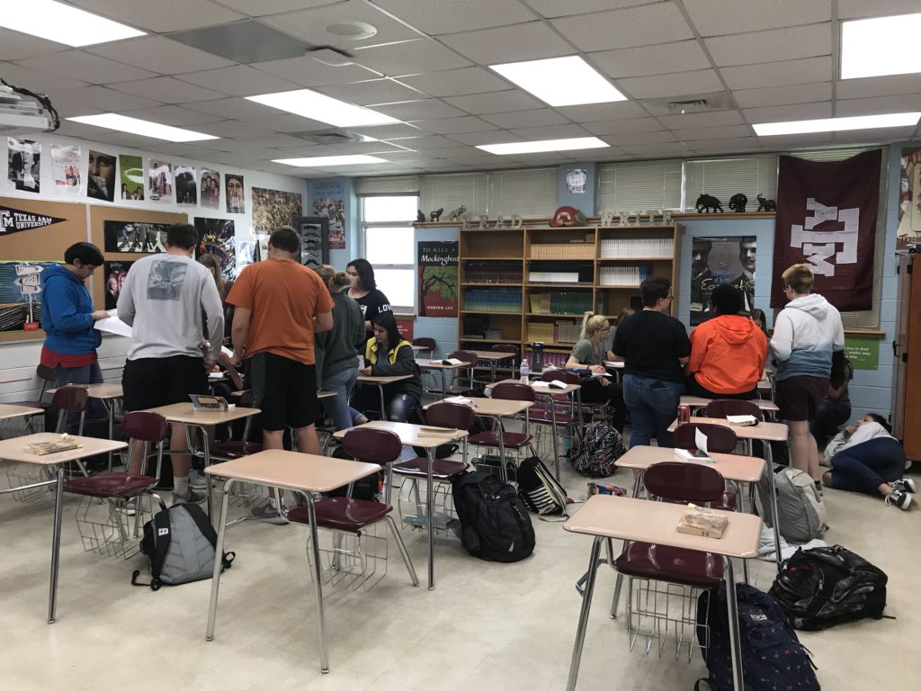 CaptainKAMcLeod's tweet photo. #APLitHelp pyramid multiple choice strategies! These seniors are in a heated competition for the most correct answers, bragging rights, and stickers! https://t.co/inXQa9S4X6