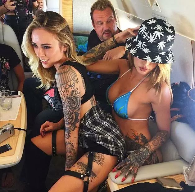 Freeman806's tweet image. Me and my workers ...asking you out there . Did your Doctor not tell you marijuana works for pregnant women ??