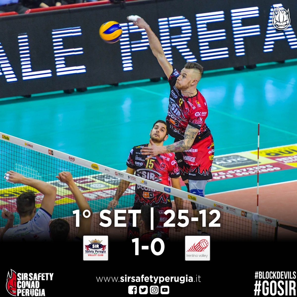 SIRVolleyPG's tweet image. Un maestoso PalaEvangelisti trascina i Block Devis che vincono il primo set 25-12 con l'ace a 126 km/h di Zaytsev! #1SET #PerugiaTrento #ChePlayoff #Superlega #GoSir #BlockDevils #RCD #ORAéADESSO