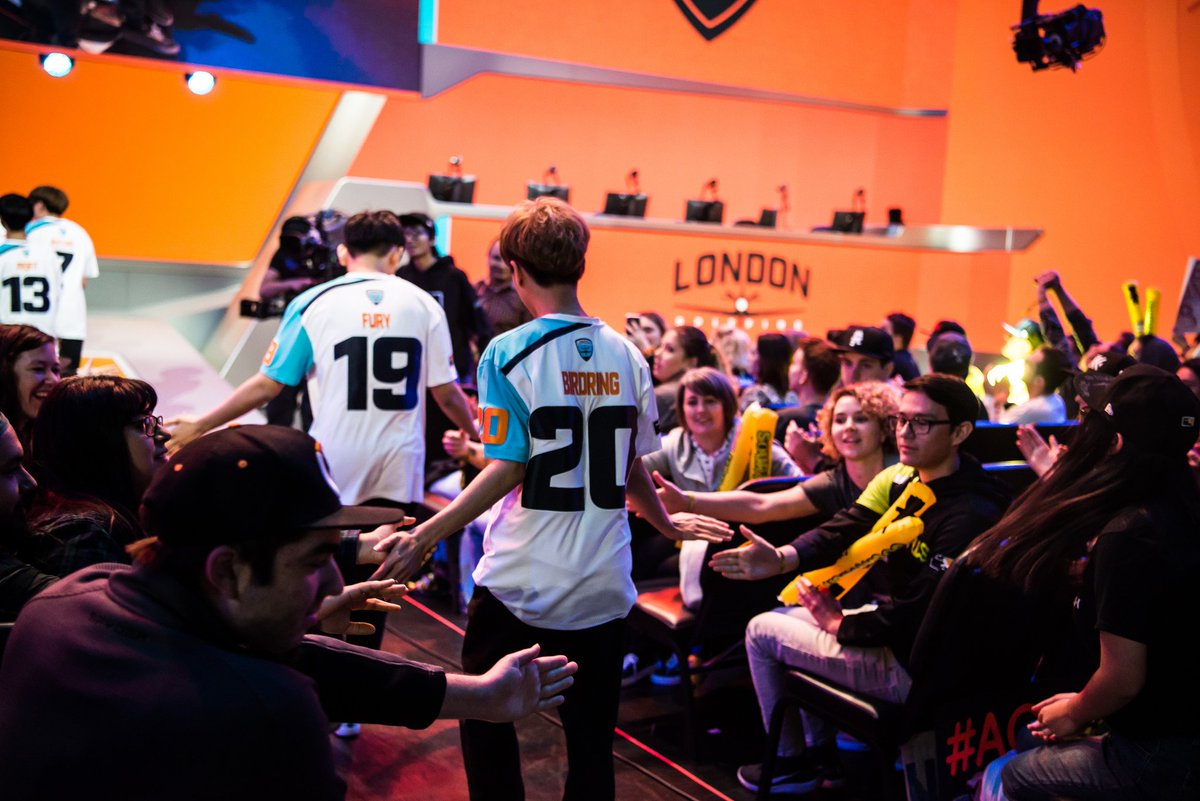 Spitfire's tweet photo. Just six hours until we take to the #OverwatchLeague stage again, Spitfire fans!

It's a late one over in the UK as the action gets underway at 02:00 BST versus @BostonUprising. Let's hope for the best possible start to what's a vital weekend for us! 

#AcesHigh🛩️ https://t.co/RNVIgavLlZ